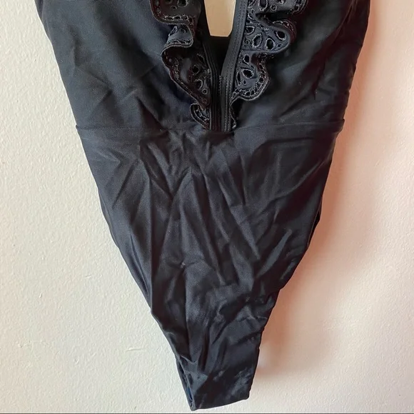 Avec Les Filles Ruffle Top One Piece Swimsuit - Picture 5 of 13